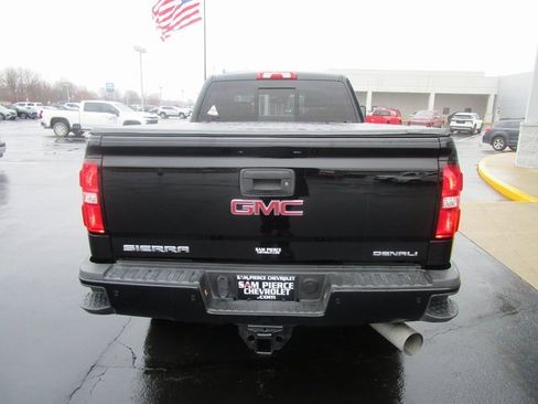 Used 2018 GMC Sierra 2500 Denali image 4