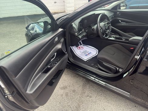 Used 2023 Hyundai Elantra SEL w/ Convenience Package FWD image 12