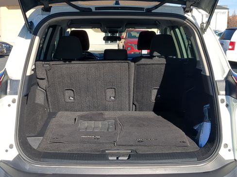 Used 2023 Nissan Rogue S image 31