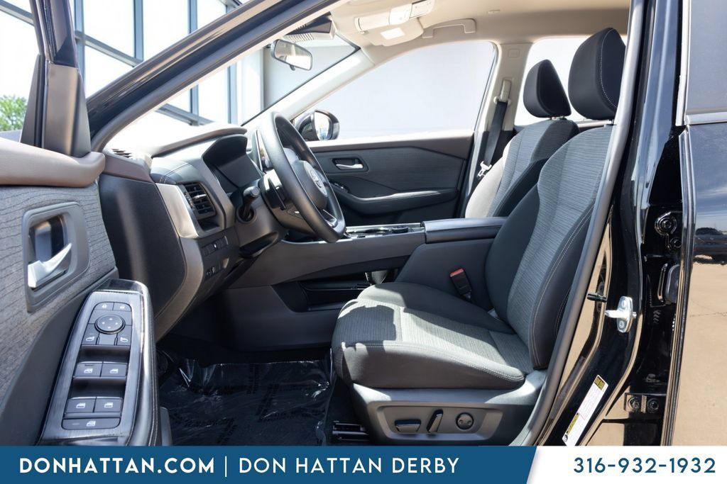 Used 2023 Nissan Rogue SV AWD/4WD image 2