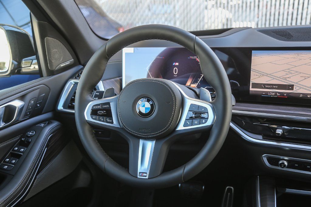 Used 2026 BMW X5 sDrive40i w/ M Sport Package RWD image 12