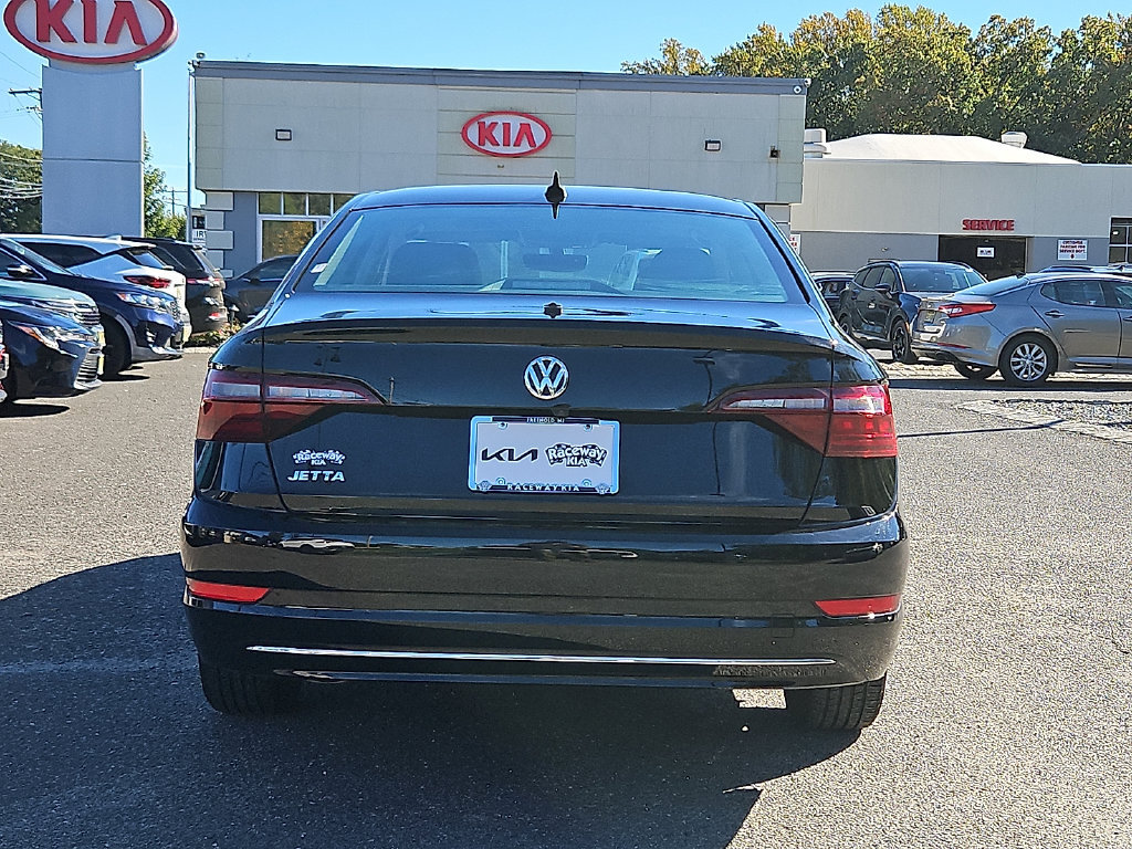 Used 2021 Volkswagen Jetta SE w/ SE Cold Weather Package FWD image 5