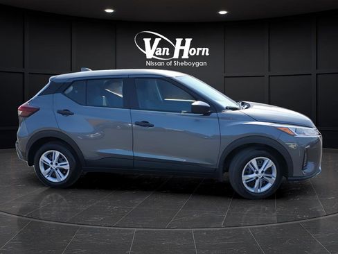 New 2025 Nissan Kicks Play S image 2