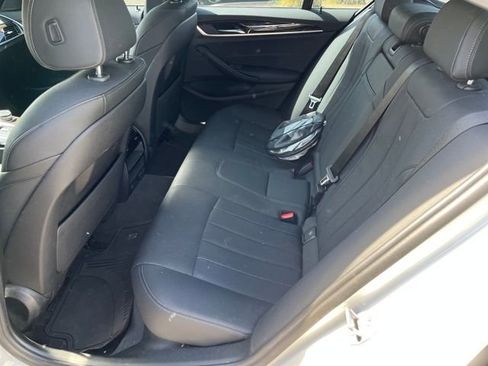 Used 2022 BMW 530i xDrive w/ M Sport Package image 3