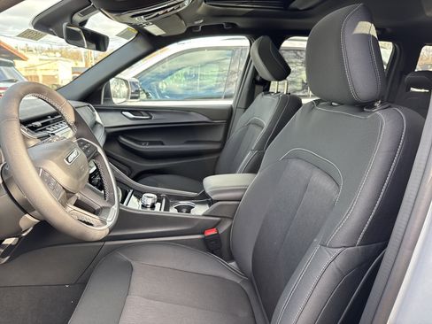 New 2025 Jeep Grand Cherokee Laredo X image 9