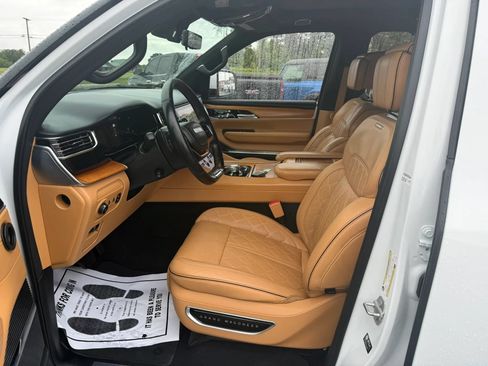 Used 2022 Jeep Grand Wagoneer Series III AWD/4WD image 7