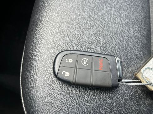 Used 2025 Jeep Compass Latitude AWD/4WD image 21