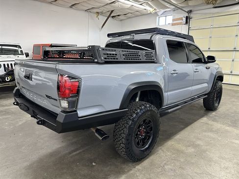 Used 2017 Toyota Tacoma TRD Pro AWD/4WD image 3