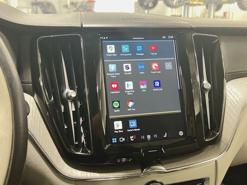 Used 2023 Volvo XC60 B6 Ultimate w/ Protection Package Premier image 18