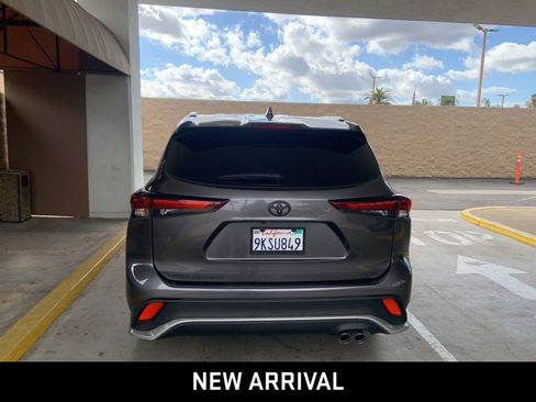 Used 2024 Toyota Highlander XSE image 5