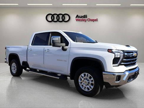 Used 2024 Chevrolet Silverado 2500 LTZ image 7