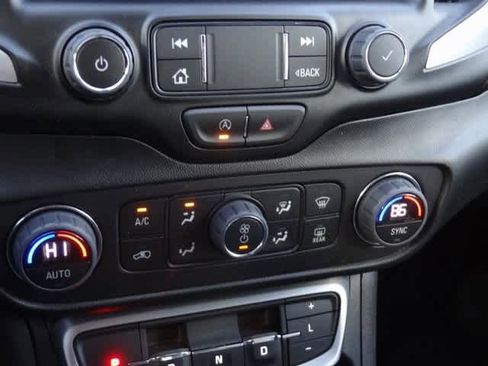 Used 2024 GMC Terrain SLT image 26