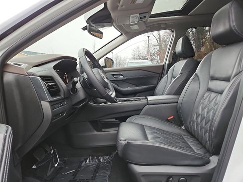 Certified 2022 Nissan Rogue Platinum w/ Head-Up Display Package image 13