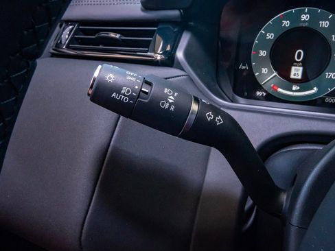 New 2026 Land Rover Range Rover Velar Dynamic SE image 12