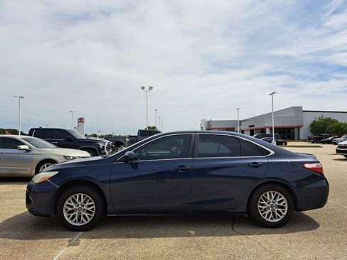 Used 2017 Toyota Camry LE FWD image 3