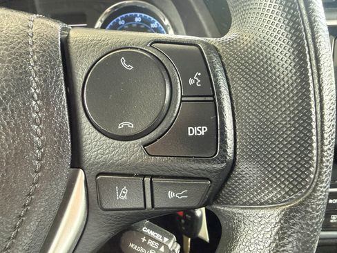 Used 2018 Toyota Corolla LE FWD image 14