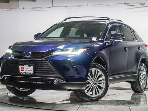 Used 2023 Toyota Venza XLE AWD/4WD image 1