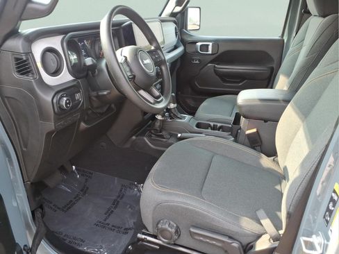 Used 2024 Jeep Gladiator Sport AWD/4WD image 11