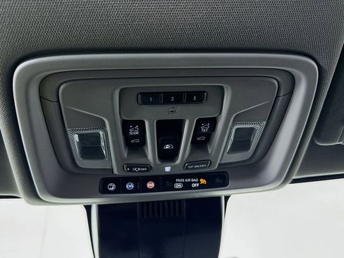 Used 2024 GMC Sierra 3500 Denali w/ Technology Package AWD/4WD image 13