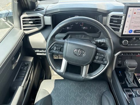 Used 2025 Toyota Tundra Limited AWD/4WD image 3