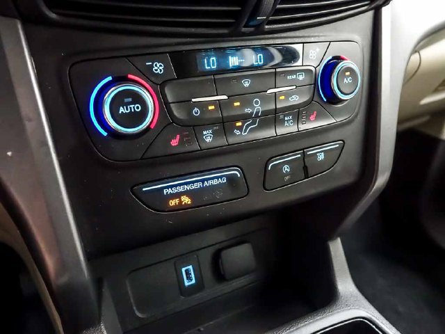 Used 2017 Ford Escape SE w/ SE Cold Weather Package AWD/4WD image 19