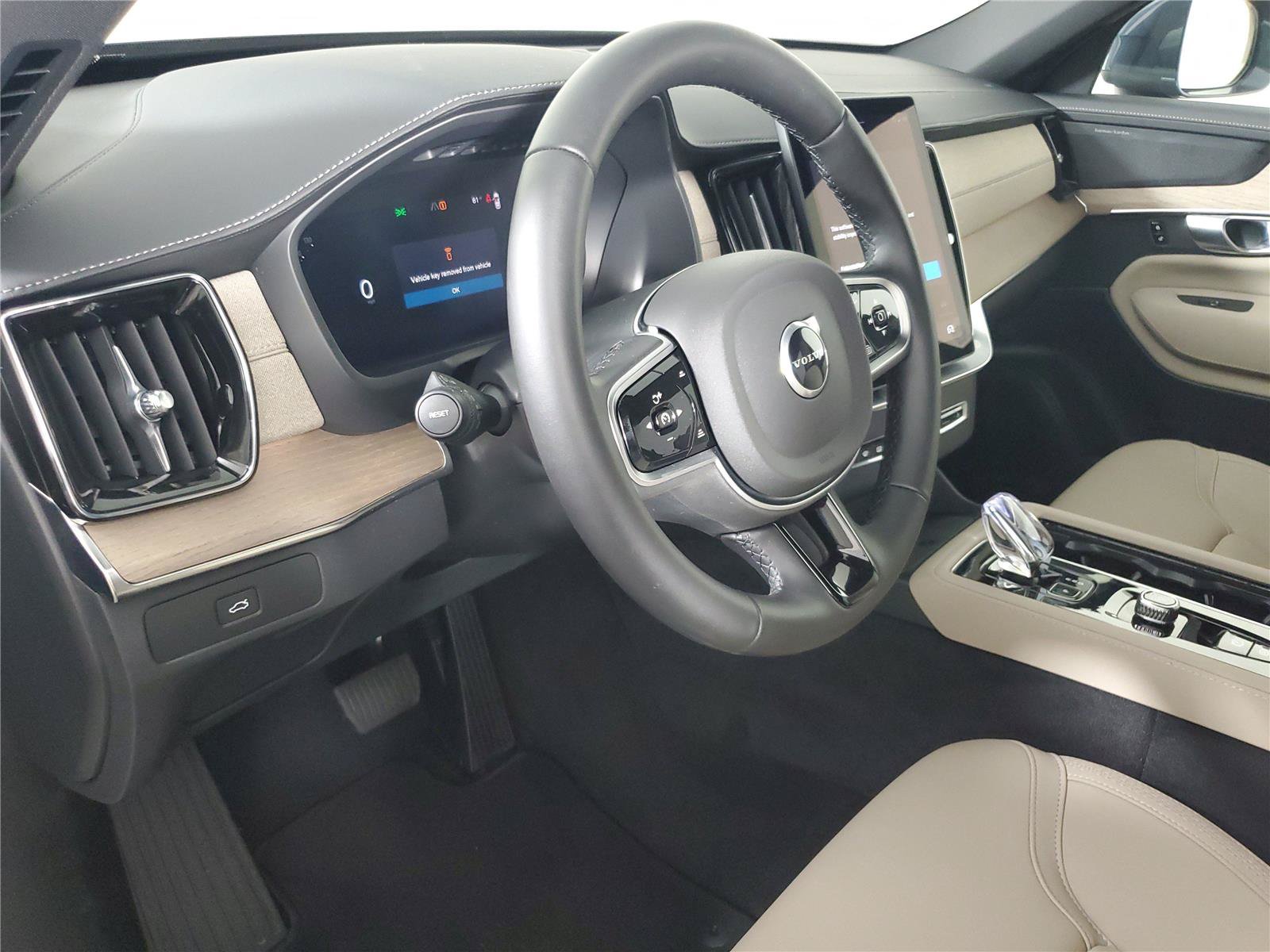 Certified 2026 Volvo XC90 B6 Plus AWD/4WD image 22