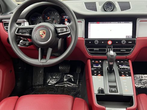 Certified 2025 Porsche Macan image 15