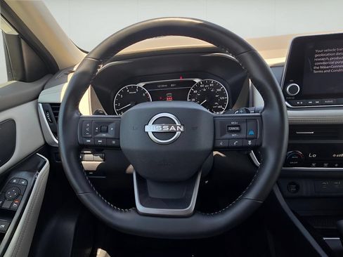 Used 2025 Nissan Rogue SV AWD/4WD image 26