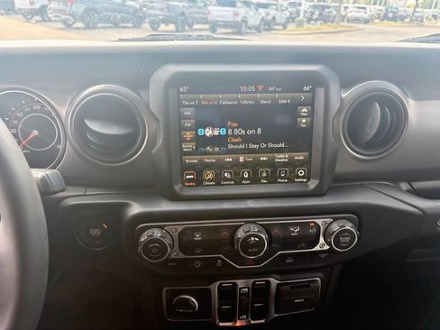 Used 2023 Jeep Gladiator Sport AWD/4WD image 14