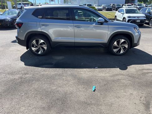 New 2025 Volkswagen Taos SE image 5