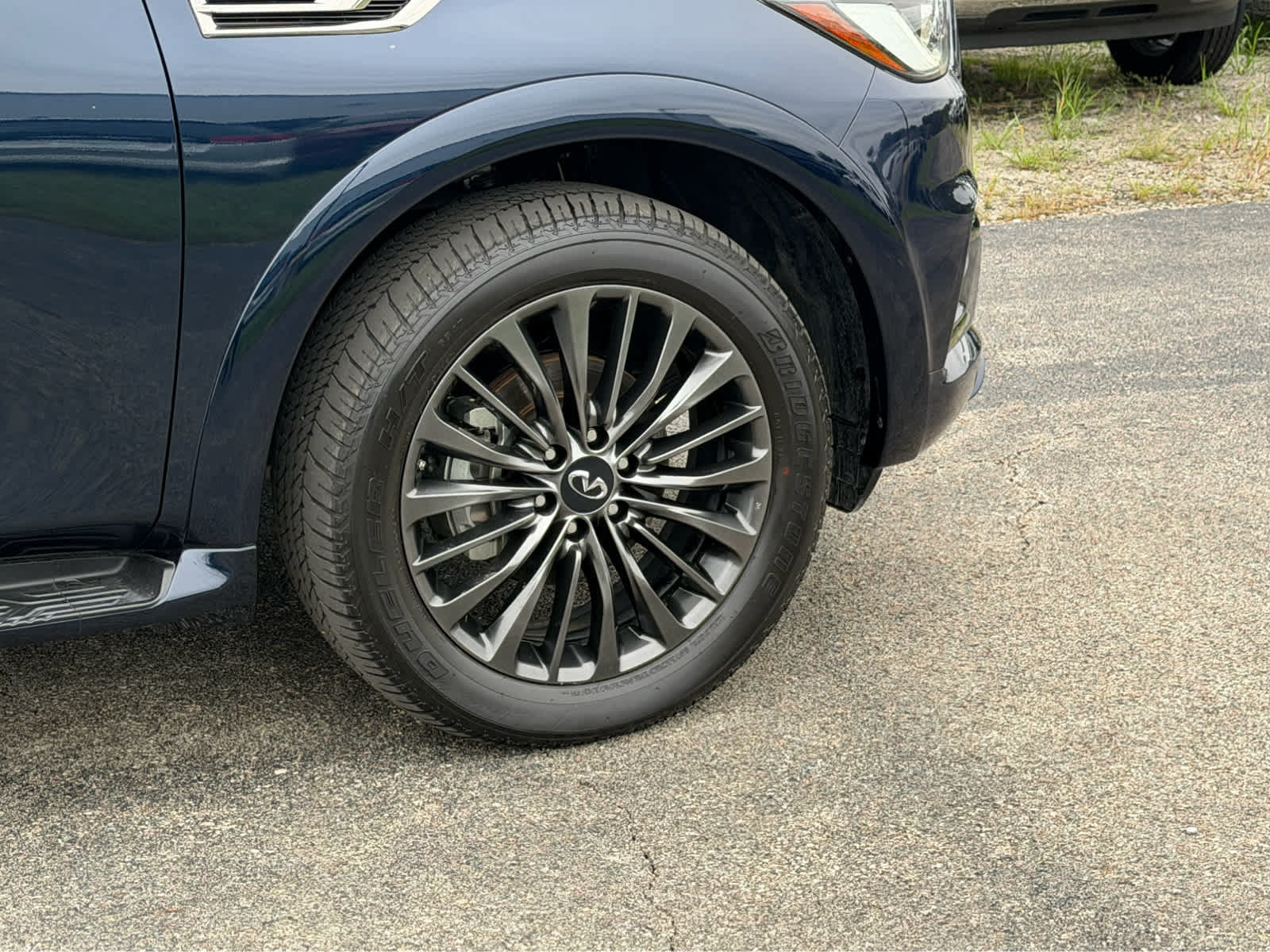 Used 2024 INFINITI QX80 Sensory AWD/4WD image 6