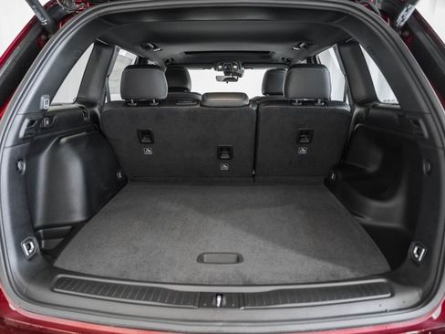 New 2025 Jeep Grand Cherokee Altitude image 9