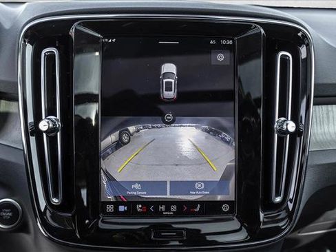 Used 2023 Volvo XC40 B5 Ultimate w/ Protection Package Premier image 18