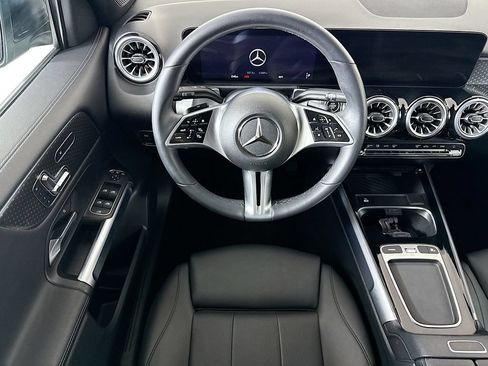 Used 2025 Mercedes-Benz GLB 250 image 10