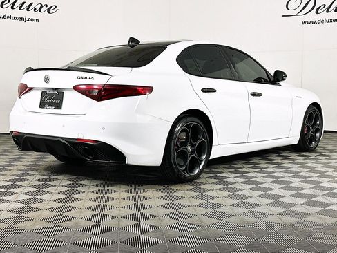 Used 2023 Alfa Romeo Giulia Veloce AWD/4WD image 6