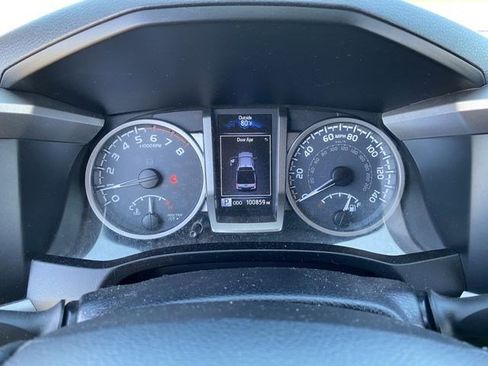 Used 2018 Toyota Tacoma SR5 RWD image 28