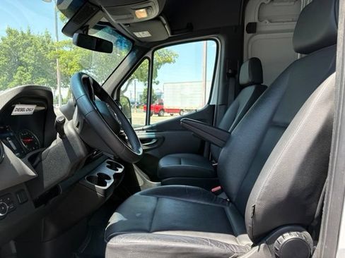 Used 2025 Mercedes-Benz Sprinter 2500 image 14