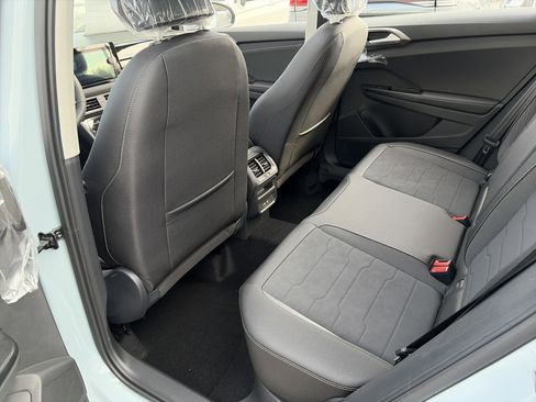 New 2026 Volkswagen Taos SE image 13