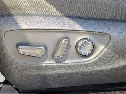 Used 2022 Toyota RAV4 XLE image 21