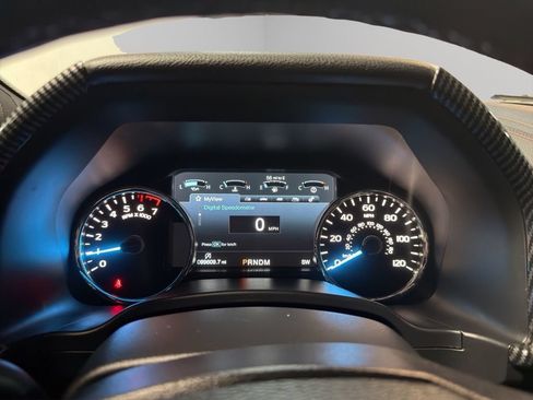 Used 2018 Ford F150 Platinum w/ Equipment Group 701A Luxury AWD/4WD image 11