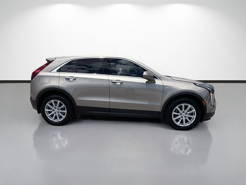 Used 2023 Cadillac XT4 Luxury w/ Cold Weather Package FWD image 2