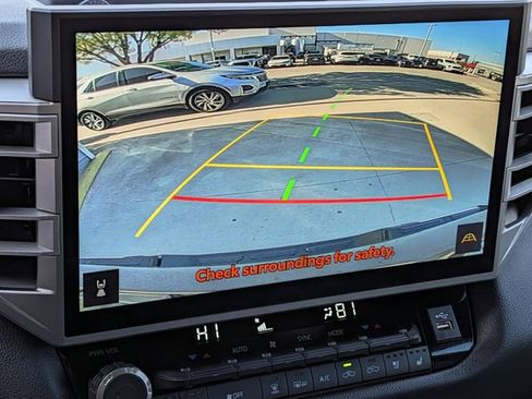 Used 2025 Toyota Tundra Limited AWD/4WD image 19