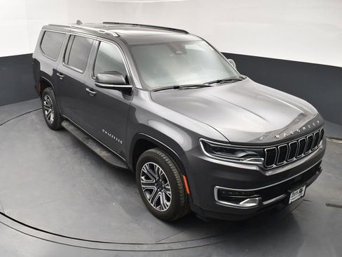 Used 2023 Jeep Wagoneer L 4WD w/ Premium Group I image 13