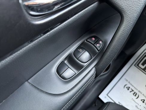 Used 2018 Nissan Rogue S image 24