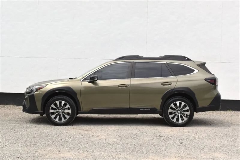 Used 2023 Subaru Outback Limited AWD/4WD image 9