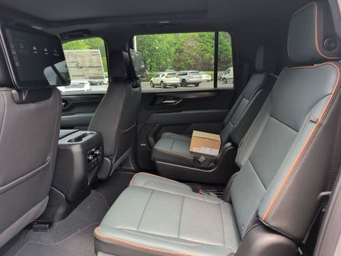 New 2026 GMC Yukon XL AT4 w/ AT4 Premium Plus Package AWD/4WD image 39
