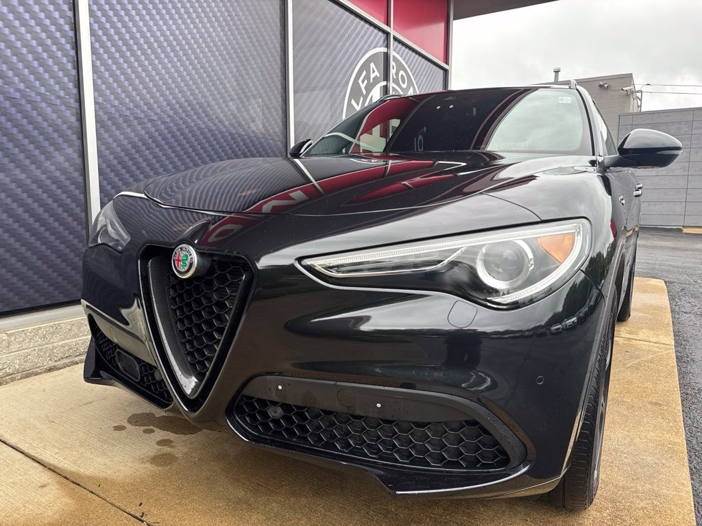 Used 2023 Alfa Romeo Stelvio Veloce AWD/4WD image 18