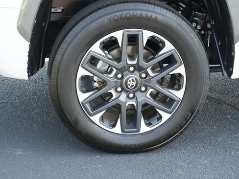 Used 2025 Toyota Tundra Limited AWD/4WD image 8