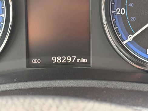 Used 2018 Toyota Corolla SE w/ Carpet Mat Package (TMS) FWD image 20