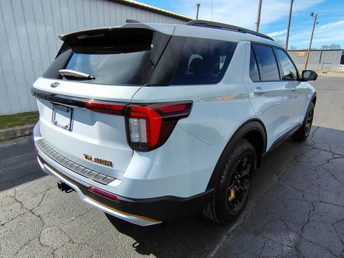 Used 2018 Jeep Wrangler Unlimited Sahara image 4